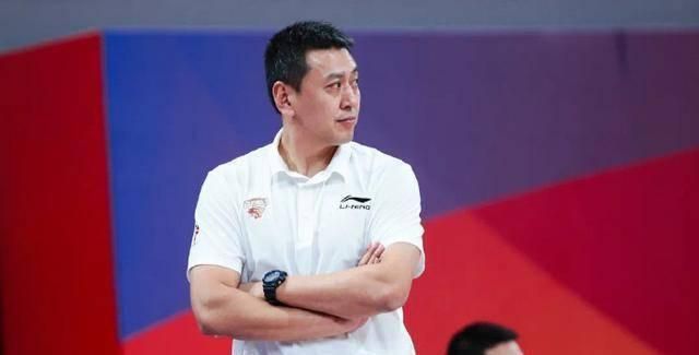 他揉捏她两乳不停呻吟a视频